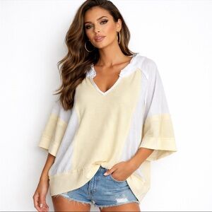 POL Two-Tone Cream and White V-Neck Knit Blouse
